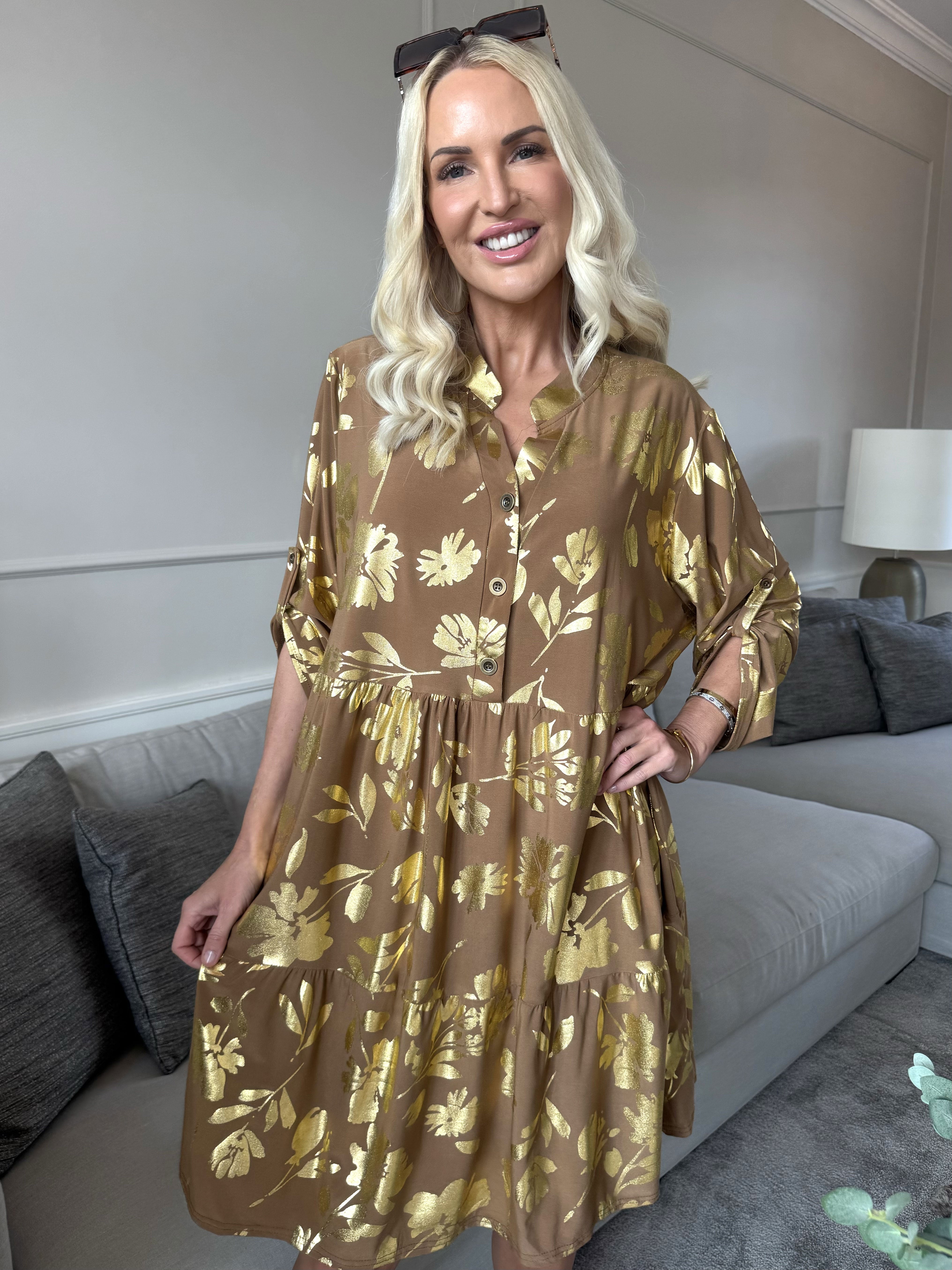 Milano Gold Flower Midi - Klänning med guldblad och lager-på-lager-look